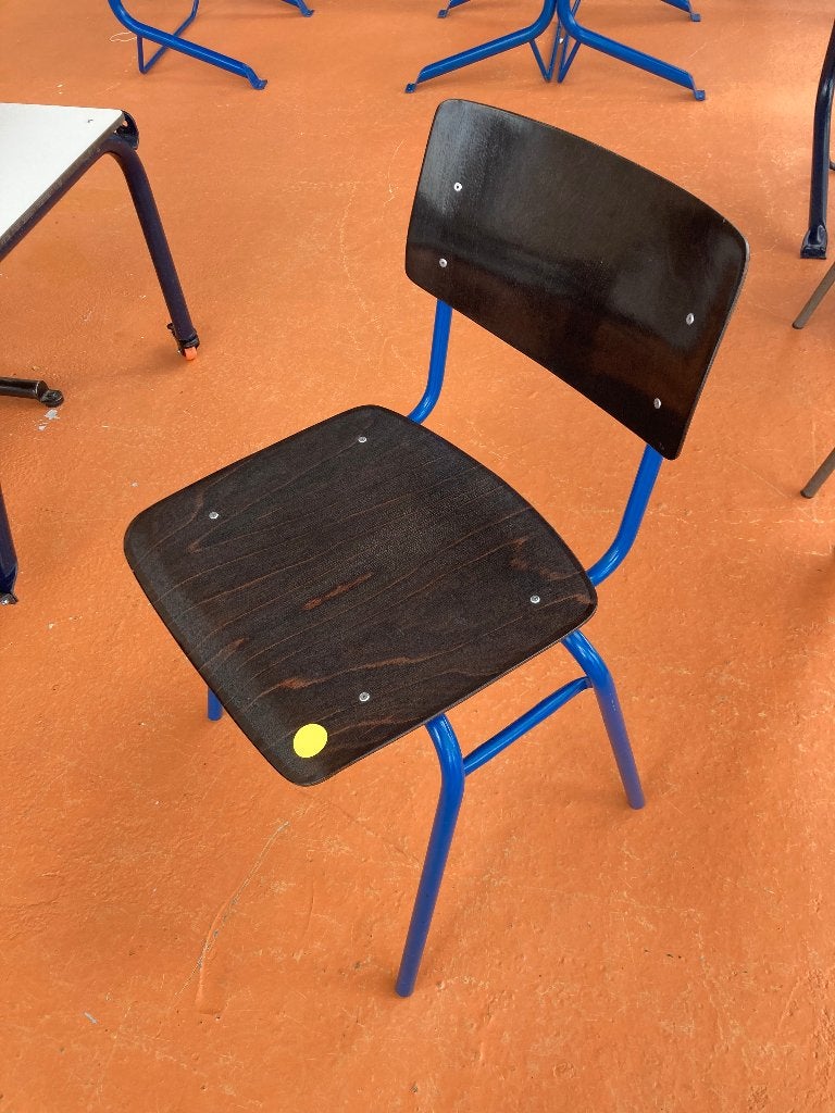 Set van 15 retro schoolstoelen: donker hout met blauw frame, Huis en Inrichting, Stoelen, Ophalen, Gebruikt, Hout, Blauw