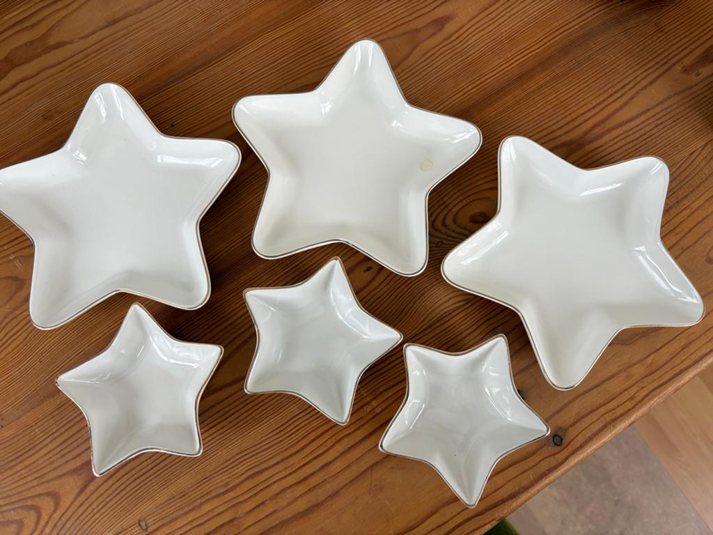Sterren bakjes met gouden randje - 3 groot, 3 klein, Gebruikt, Porselein of Keramiek, Schaal, Ophalen of Verzenden