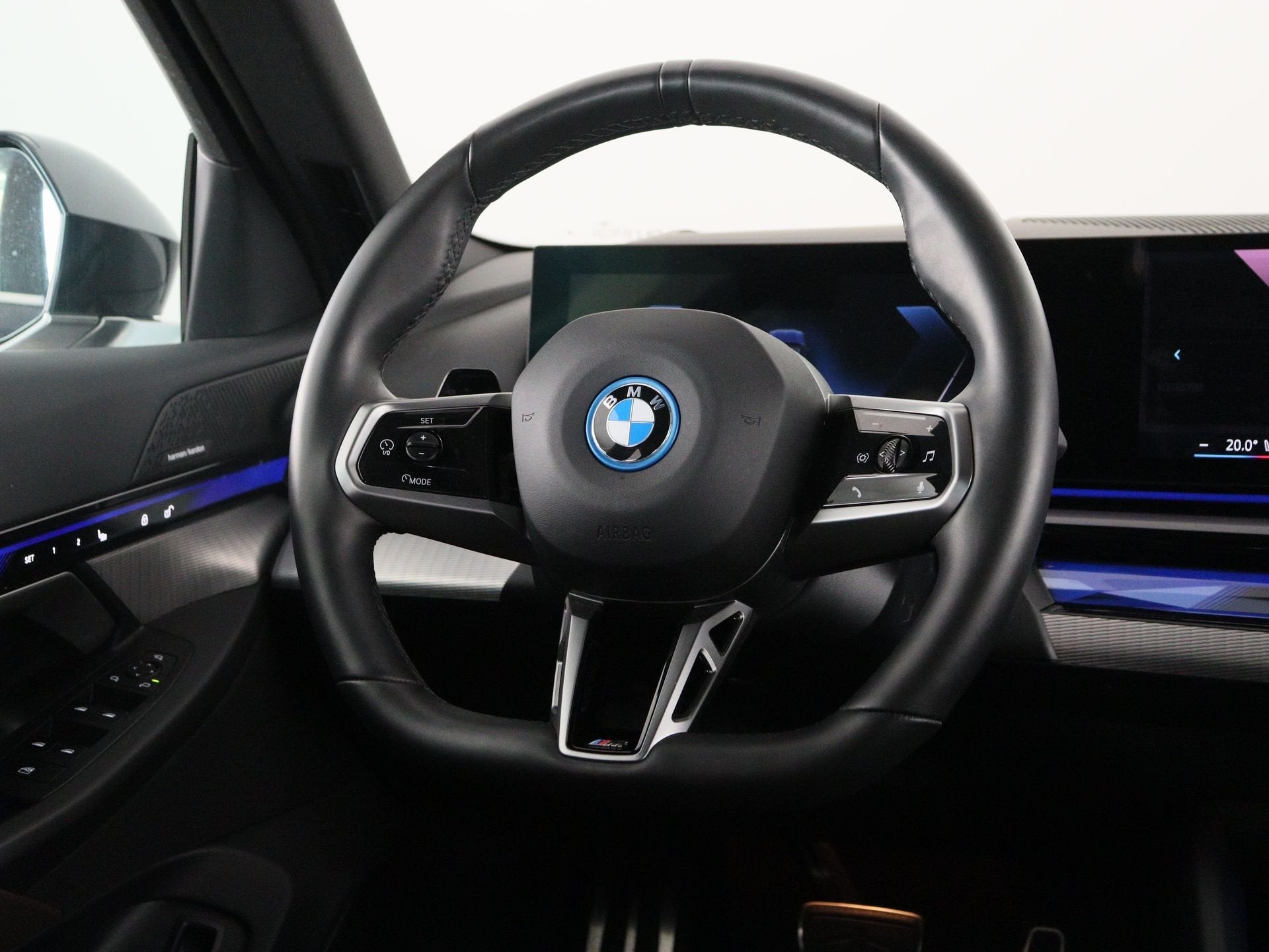 BMW i5 eDrive40 84 kWh M Sport Trekhaak Accu SoH 100%, Auto's, Achterwielaandrijving, Gebruikt, Skiluik, Met garantie (alle)