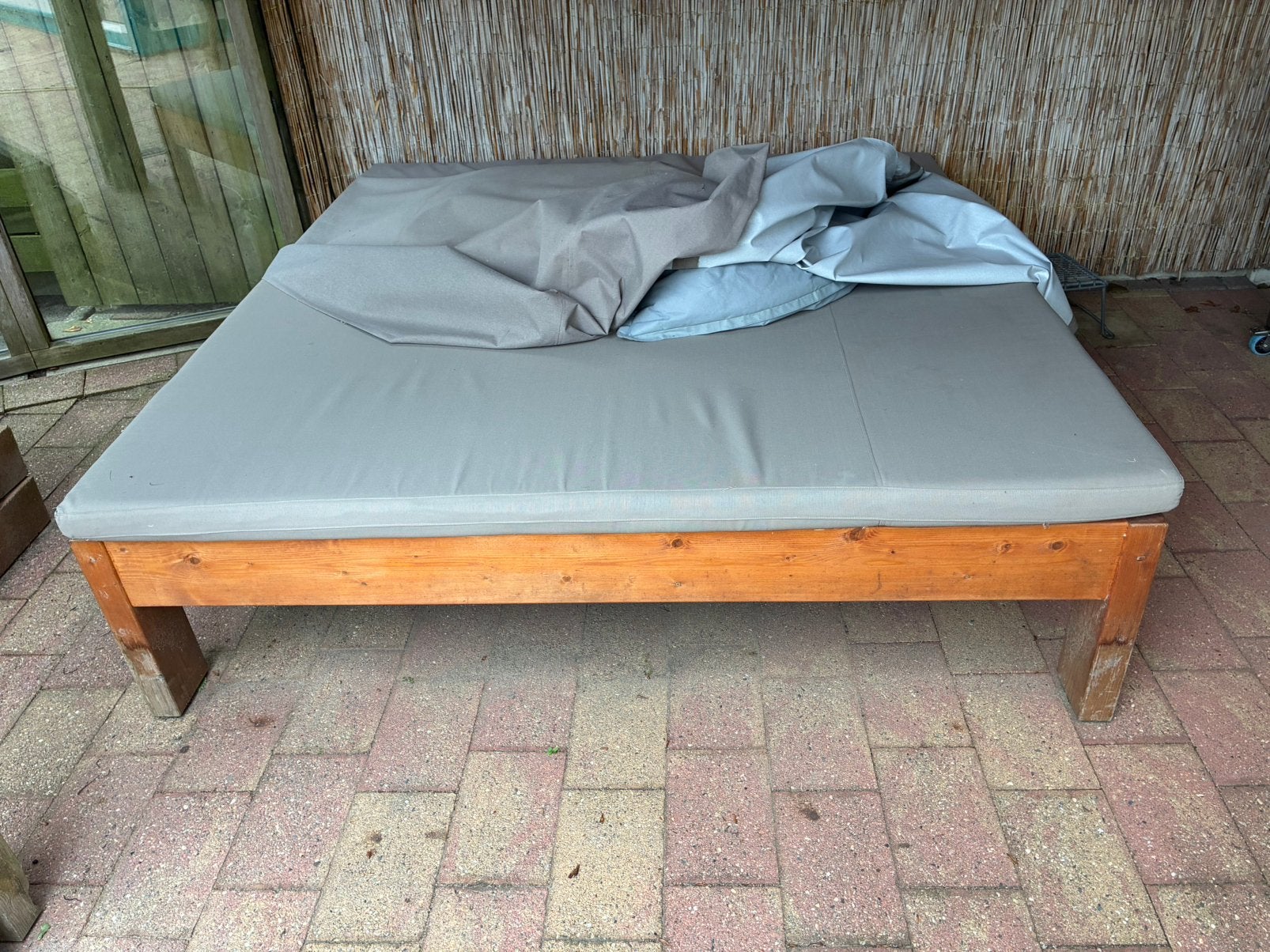 Houten ligbed, 2mtr x 2mtr10 met hoes, Tuin en Terras, Ophalen, Gebruikt, 3 zitplaatsen, Loungeset