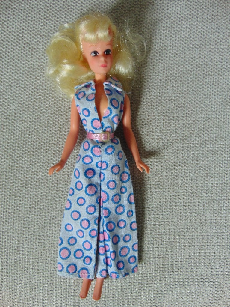 Mooie vintage Peggy Barbie von Plasty originele Jumpsuit, Ophalen of Verzenden, Zo goed als nieuw, Pop
