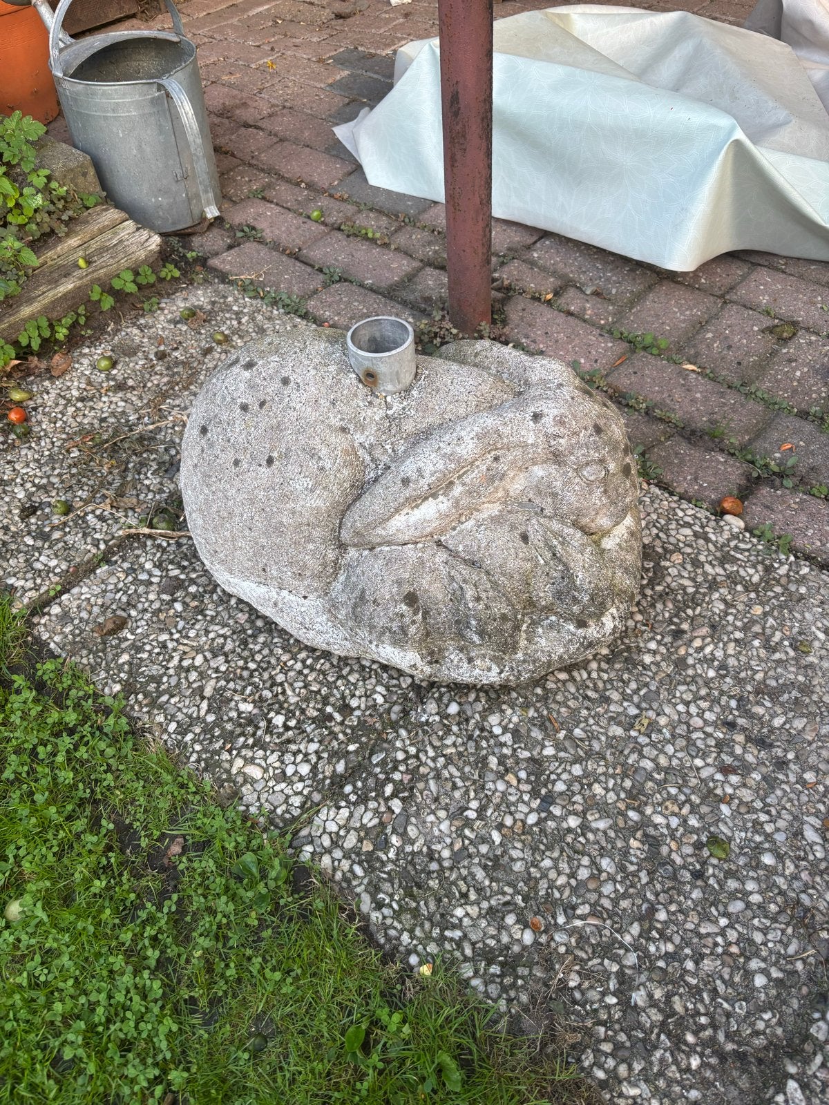Zware parasolvoet in de vorm van een konijn, Tuin en Terras, Ophalen, Gebruikt, Parasolvoet