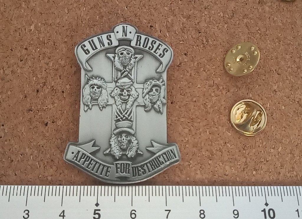 Guns N' Roses  erg mooie nieuwe shaped pin badge speld n6, Ophalen of Verzenden, Nieuw, Overige typen