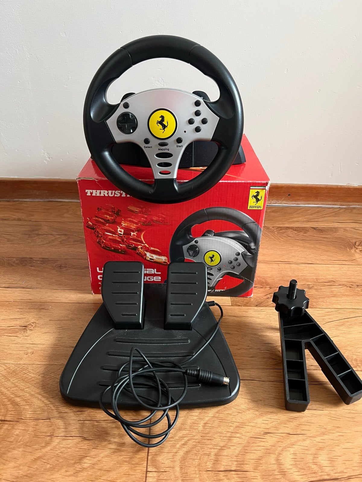 Thrustmaster Ferrari racestuur met pedalen, Racestuur, Gebruikt, Force feedback, Ophalen of Verzenden