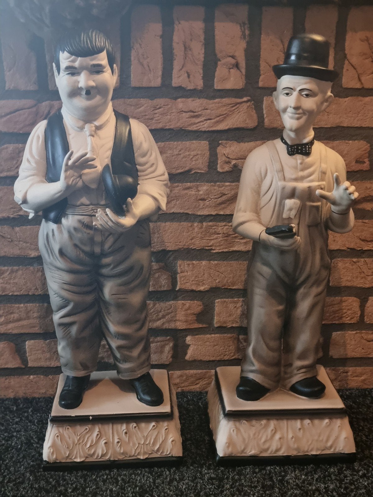 Beelden van Laurel en Hardy - Decoratieve Figuren, Handgemaakt, Overige materialen, Beeld, Meerkleurig