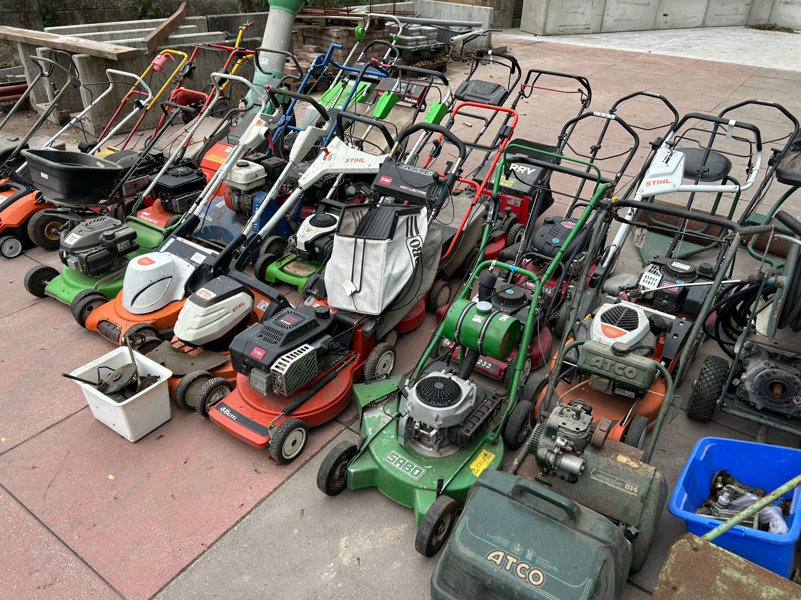 Grote groep grasmaaiers en tuinmachines (alles of niets), Tuin en Terras, Ophalen, Gebruikt, Overige soorten