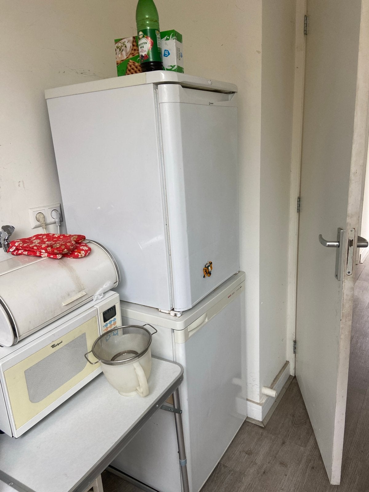 Koelkast en vriezer (Indesit en Bosch), Ophalen, 150 tot 200 liter, Gebruikt, Met aparte vriezer