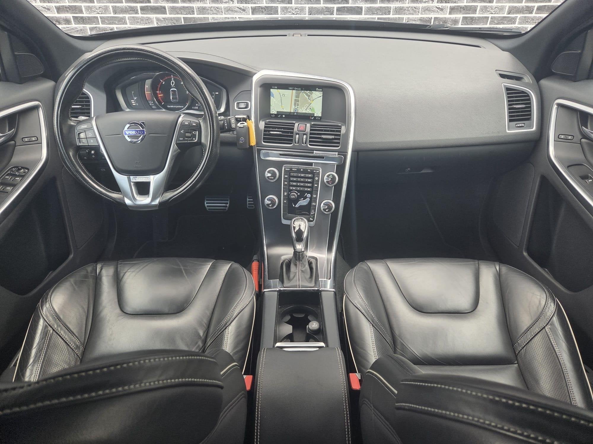 Volvo XC60 2.4 D5 AWD R-Design | Navigatie | Trekhaak | Lede, Auto's, Volvo, 197 €/maand, Bedrijf, Vierwielaandrijving, SUV of Terreinwagen
