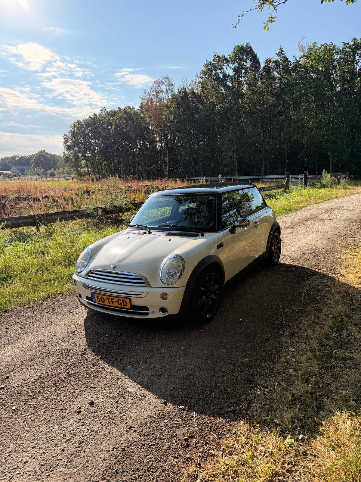 Mini 1.6 16V Cooper 2006 Wit, Auto's, Voorwielaandrijving, Stof, Zwart, 4 cilinders