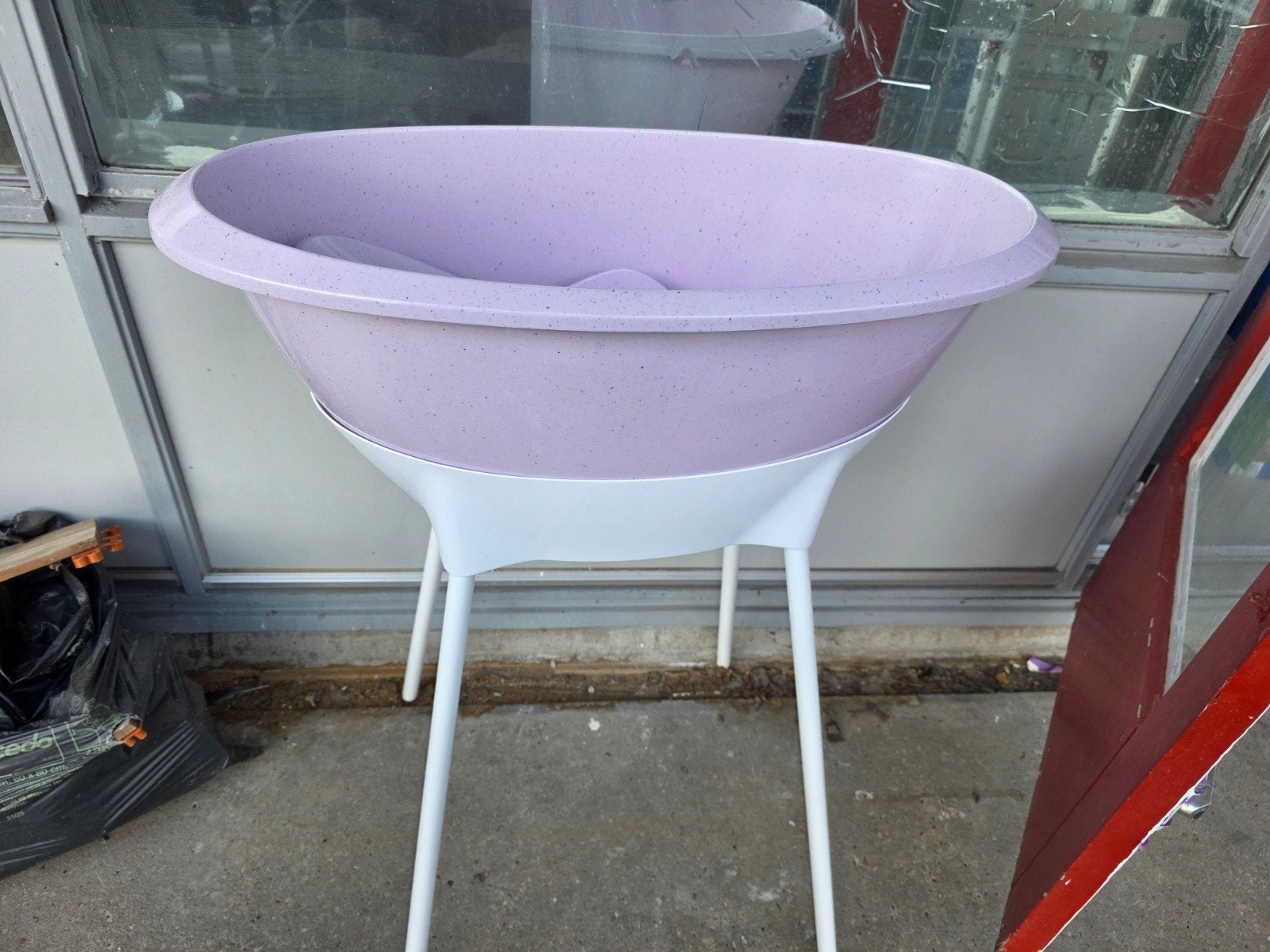 Luma Baby Badje met standaard en badzitje - Roze/Paars, Gebruikt, Badje, Standaard, Ophalen
