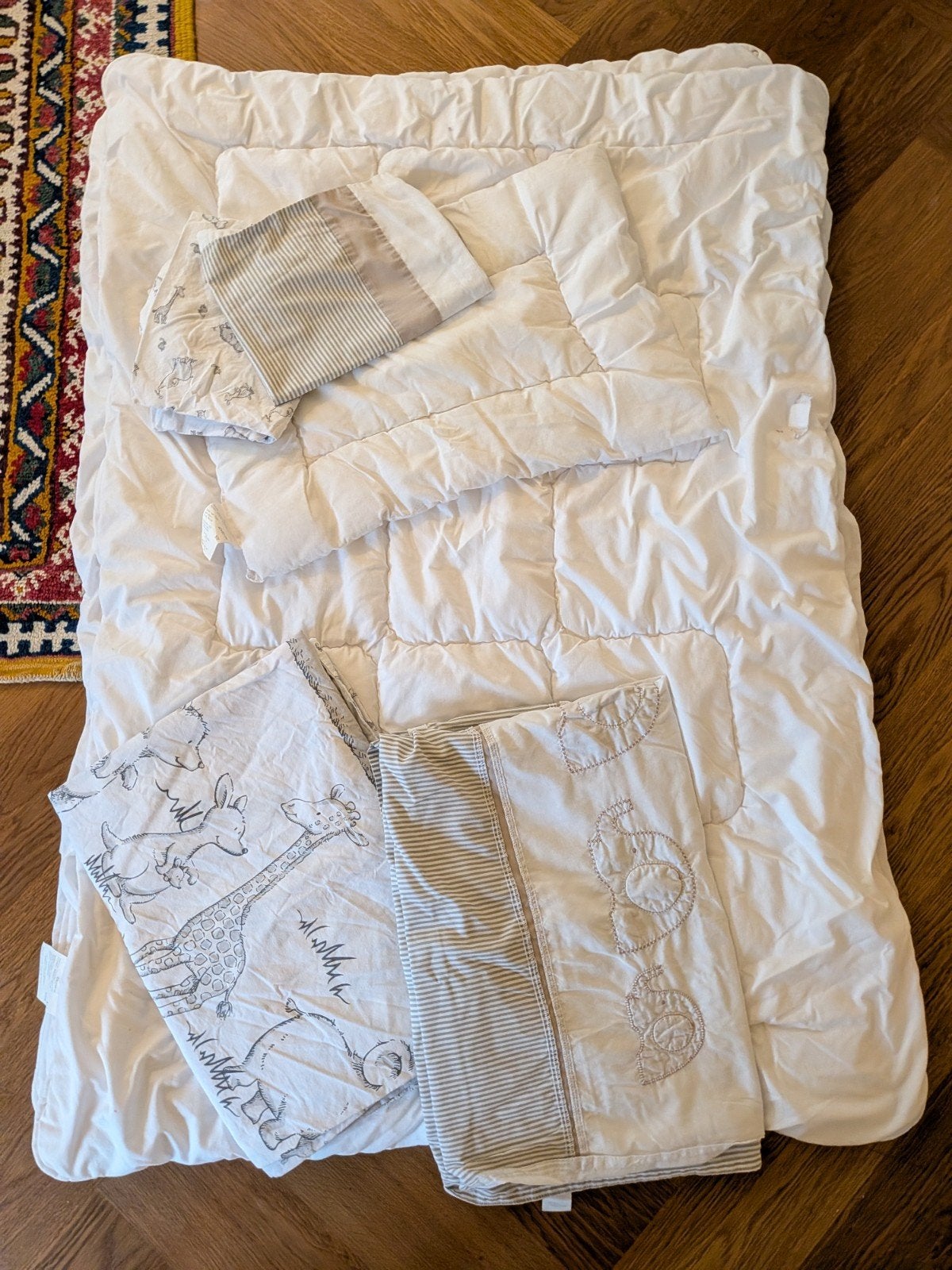 Kinderbeddengoed set: kussen, dekbedden en hoezen, Gebruikt, Jongetje of Meisje, Beige, Beddengoedset