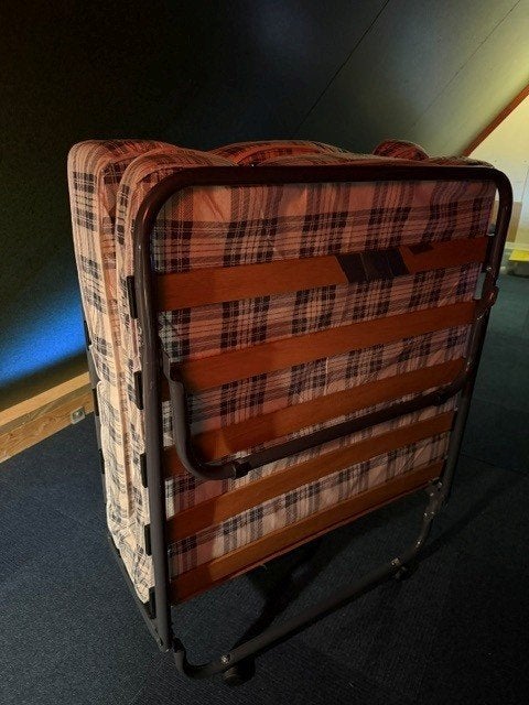 Compact Eenpersoons Logeerbed (Vouwbed met Lattenbodem) (2x), Ophalen, Gebruikt, Eenpersoons, 190 cm of minder