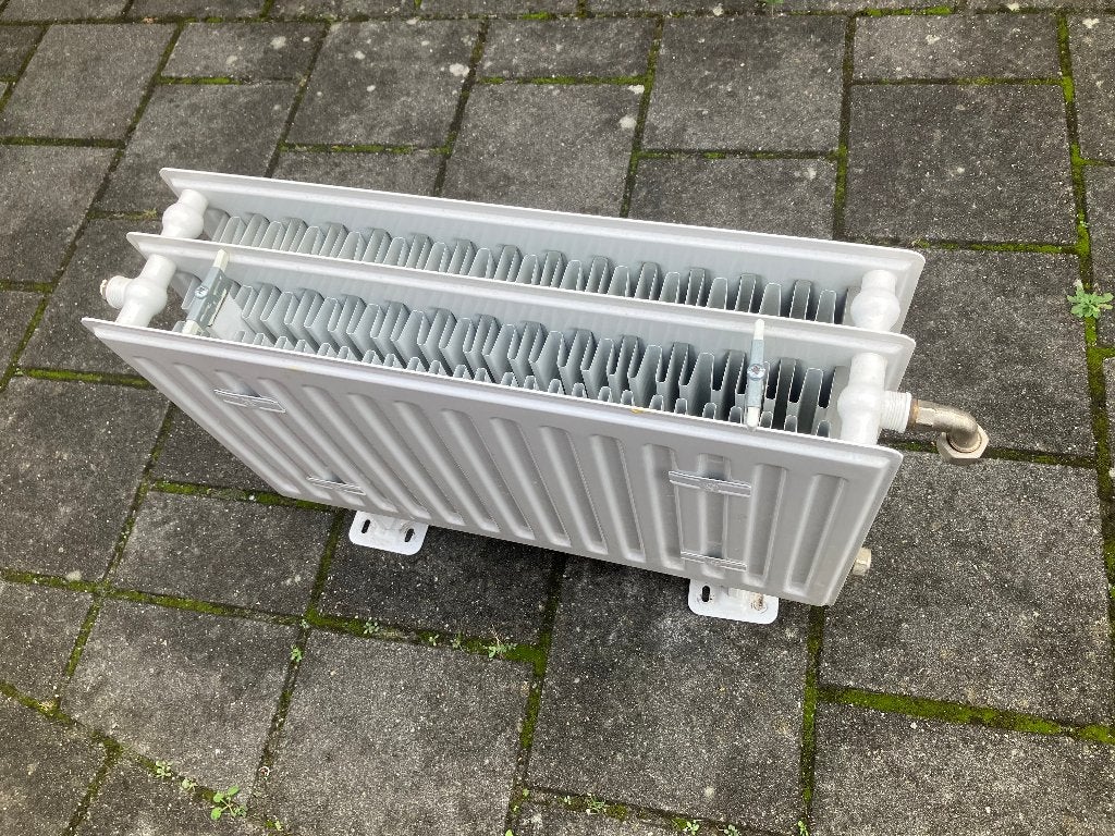 Radiator met poten voor ruimte in slaapkamer, Ophalen, 30 tot 80 cm, Radiator, Zo goed als nieuw