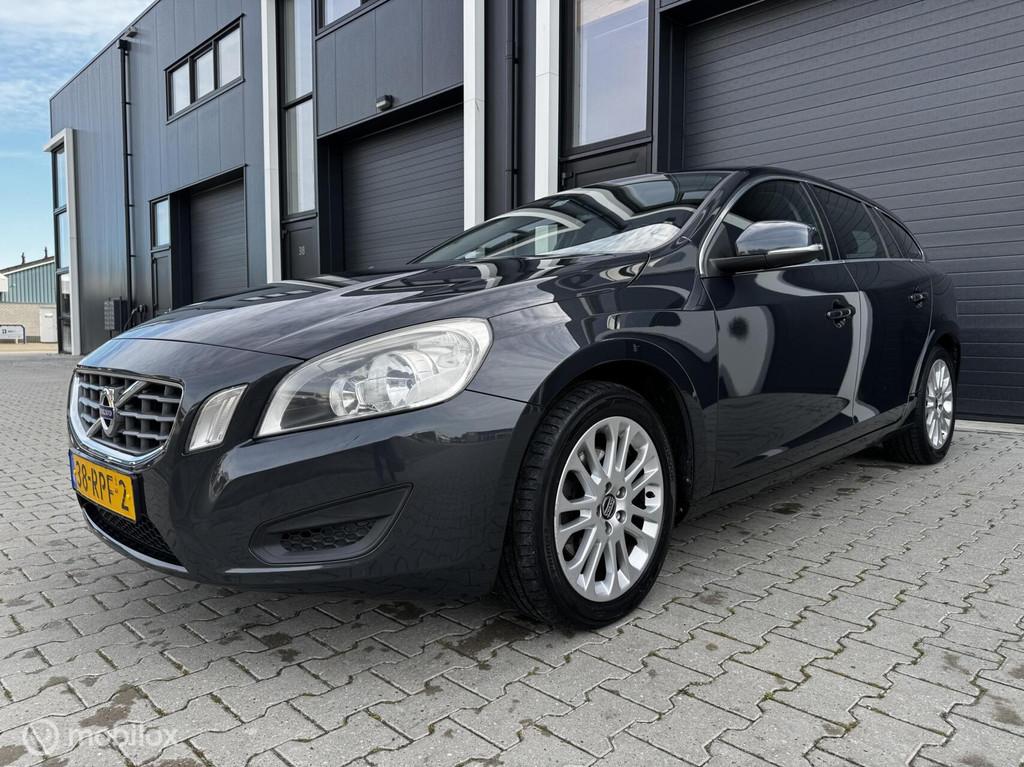 Volvo V60 1.6 T3 Momentum 2011, Auto's, Volvo, Voorwielaandrijving, 15 km/l, Gebruikt, 4 cilinders