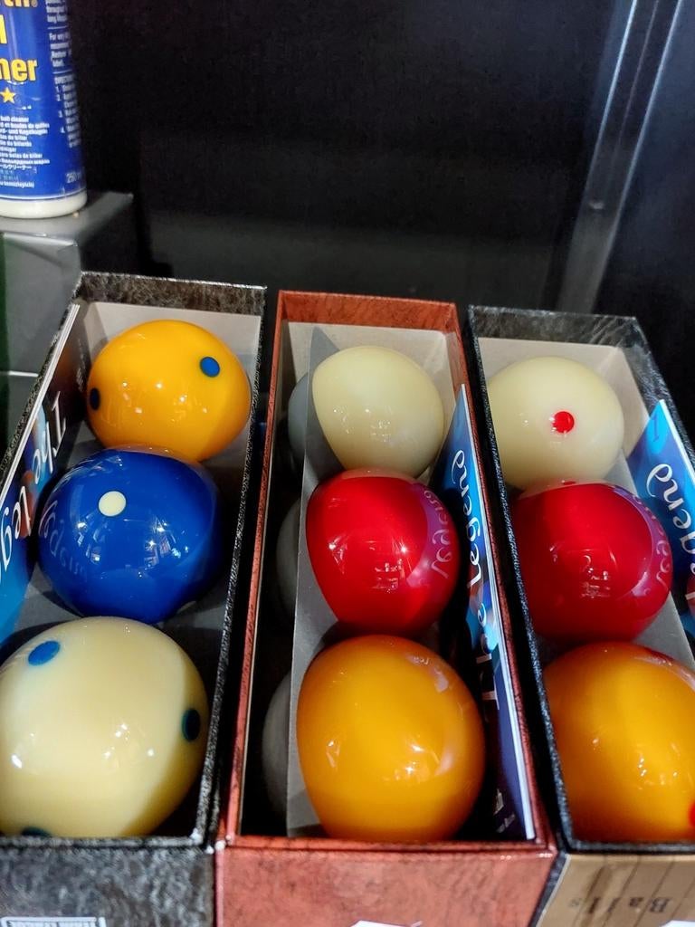 Biljartballen in alle bekende merken en uitvoeringen., Ophalen, Keu of Ballen, Nieuw, Nb