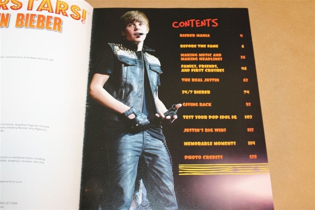 Justin Bieber — In the Spotlight — Fotoboek — 2011 [EN], Boeken, Verzenden, Gelezen