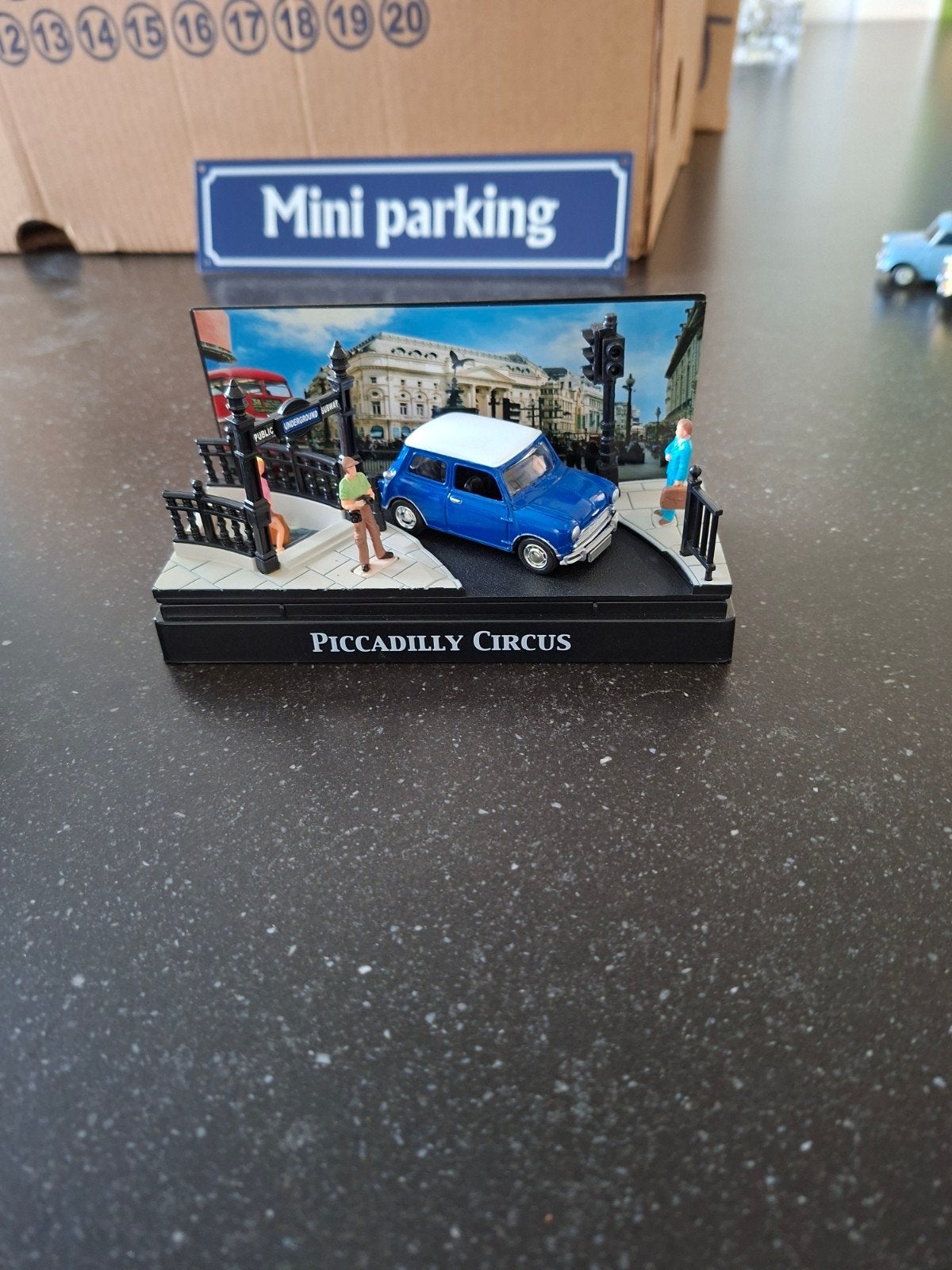 Mini Cooper modelauto Piccadilly Circus diorama, Hobby en Vrije tijd, Ophalen of Verzenden