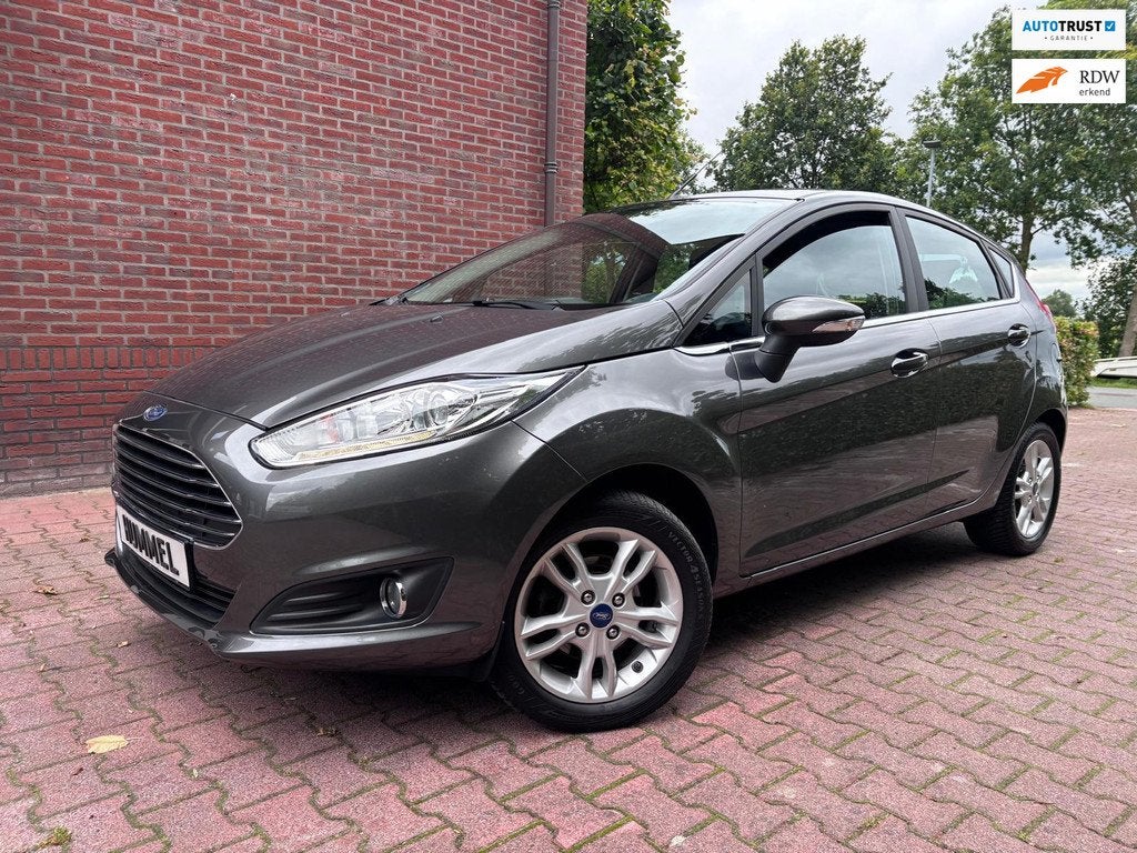 Ford Fiesta 1.0 Titanium uitvoering!, Voorwielaandrijving, Stof, Gebruikt, Zwart