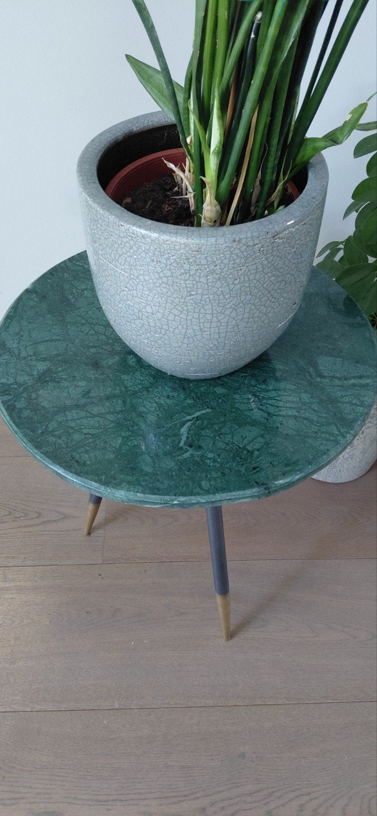 Bijzettafel groen marmer op driepoot., Minder dan 55 cm, Rond, Ophalen, 45 tot 60 cm