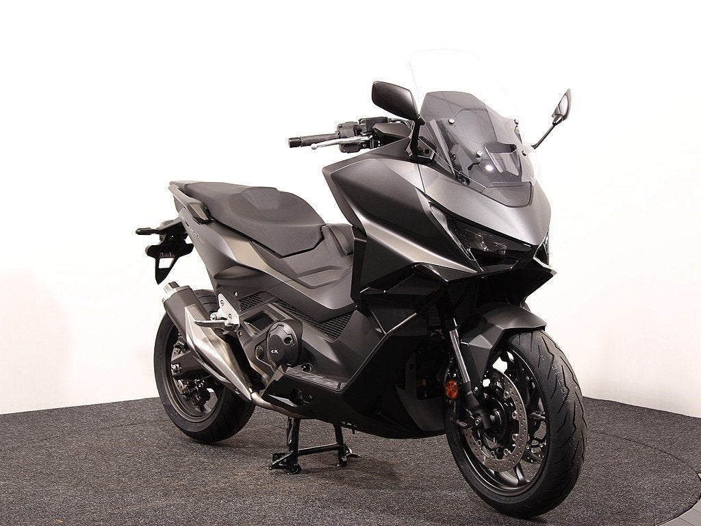 Honda Forza 750, Bedrijf, Scooter