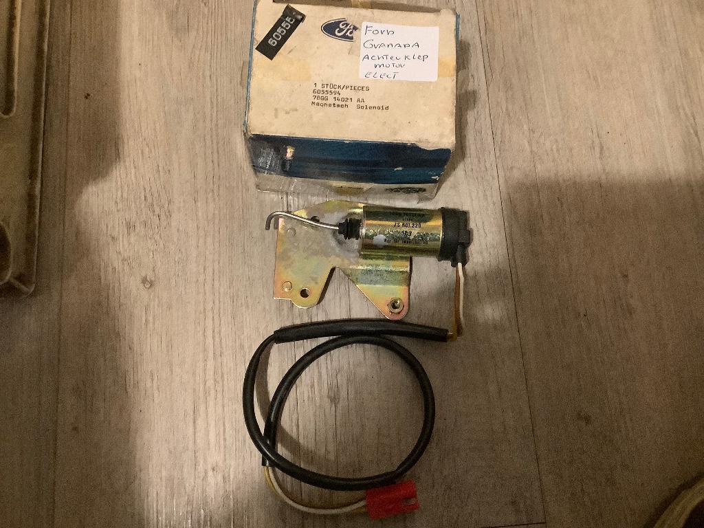 Nieuwe elektrische achterklepmotor Ford Granada Mk2, Ophalen of Verzenden, Nieuw, Ford