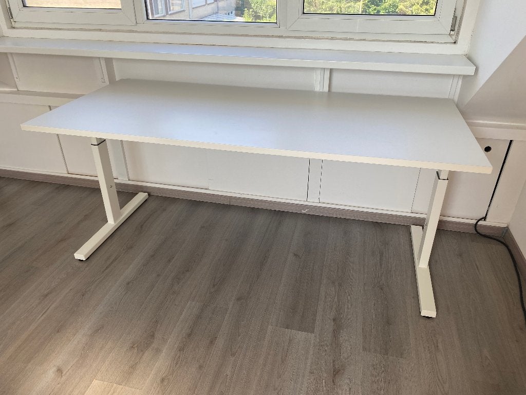 In hoogte verstelbaar bureau (wit), Ophalen, 180 cm, Zo goed als nieuw, Computerbureau