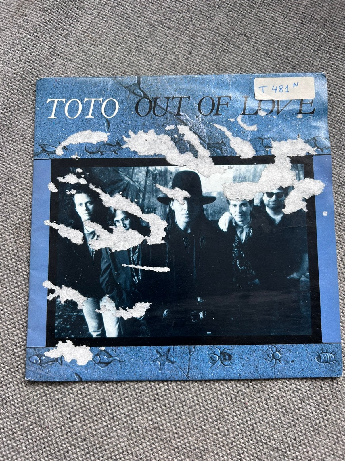 Toto Out Of Love, Cd's en Dvd's, Ophalen of Verzenden, Zo goed als nieuw, 7 inch, Pop