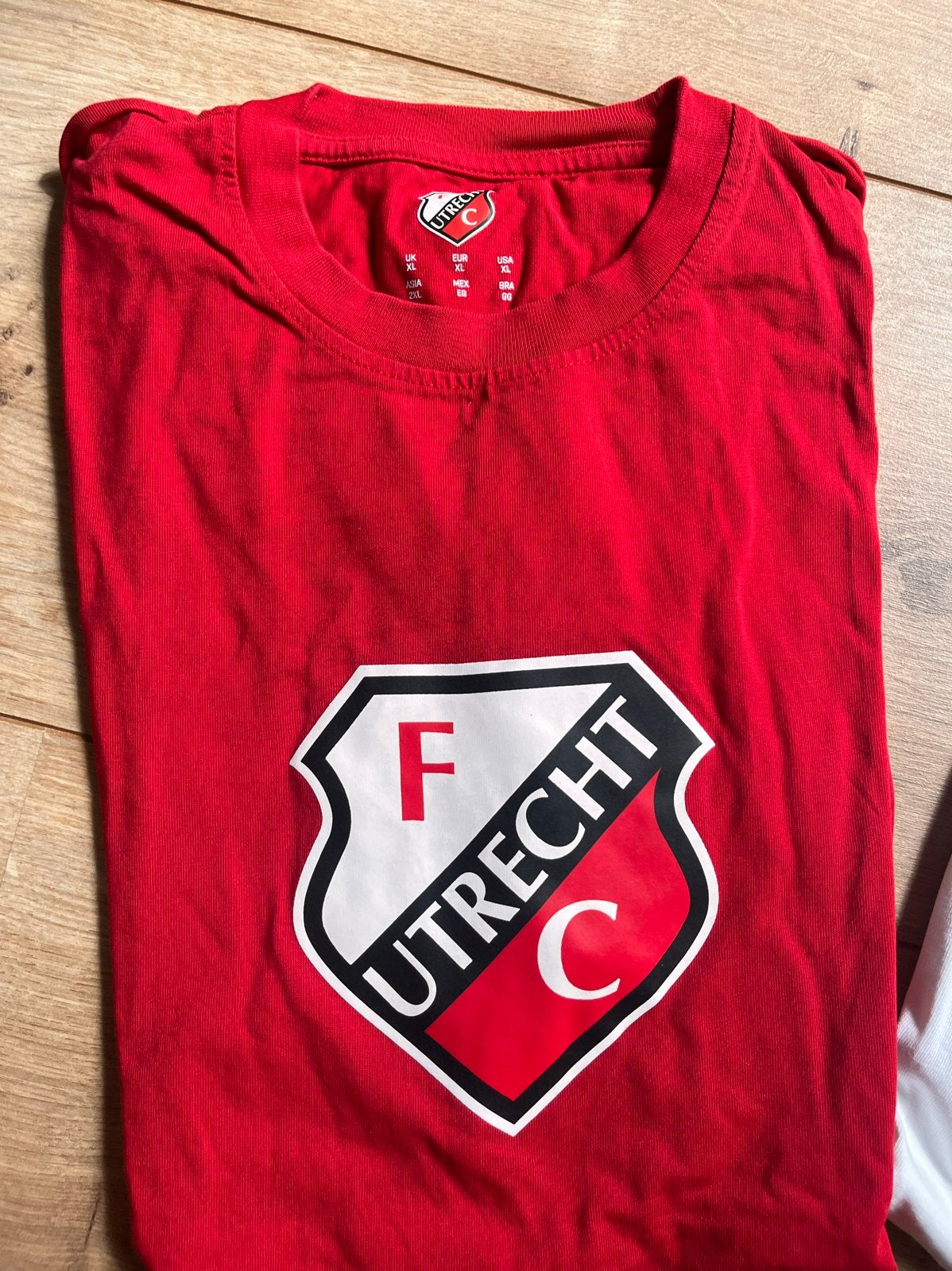 FC Utrecht T-shirts (rood en wit), Ophalen of Verzenden, Gedragen, Maat 56/58 (XL), Meerkleurig
