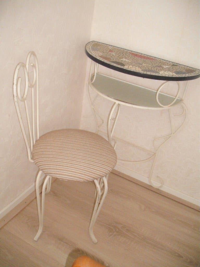 Vintage 1958 kaptafel + stoeltje smeedijzer brocante mozaiek, Ophalen, Gebruikt, Metaal of Aluminium, 50 tot 100 cm