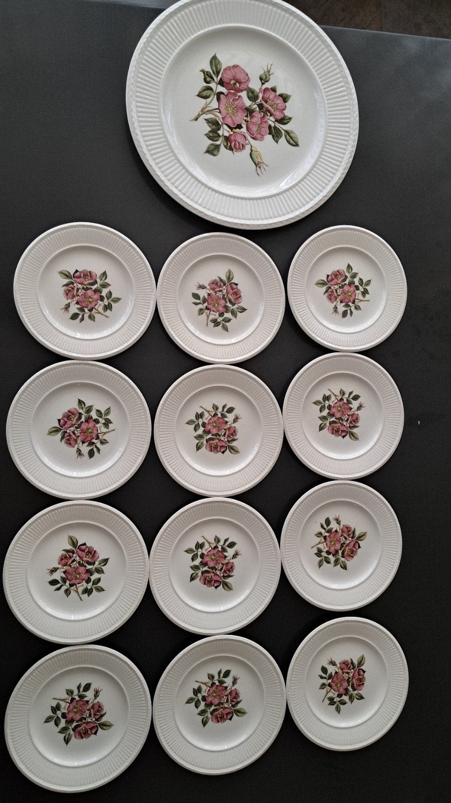 Wedgwood "Briar Rose" Servies - Schaal en 12 Gebaksbordjes, Ophalen of Verzenden