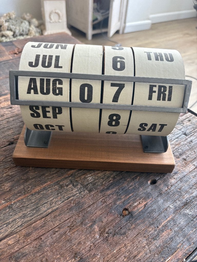 Bureau Houten roterende kalender, Ophalen of Verzenden, Zo goed als nieuw