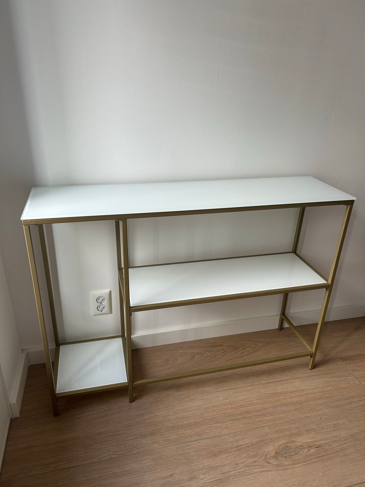 Sidetable met gouden frame en wit glazen blad, Huis en Inrichting, Tafels | Sidetables, Ophalen, 50 tot 100 cm, Zo goed als nieuw
