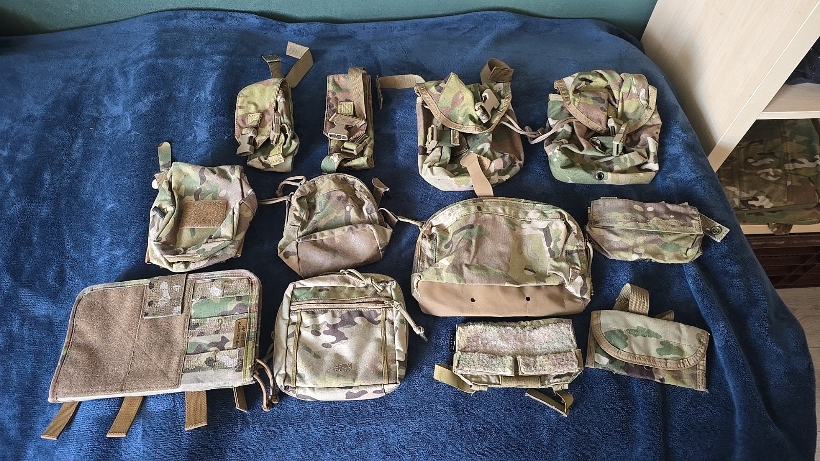 Diverse militaire camouflage pouches en tassen, Verzamelen, Militaria | Algemeen, Ophalen of Verzenden