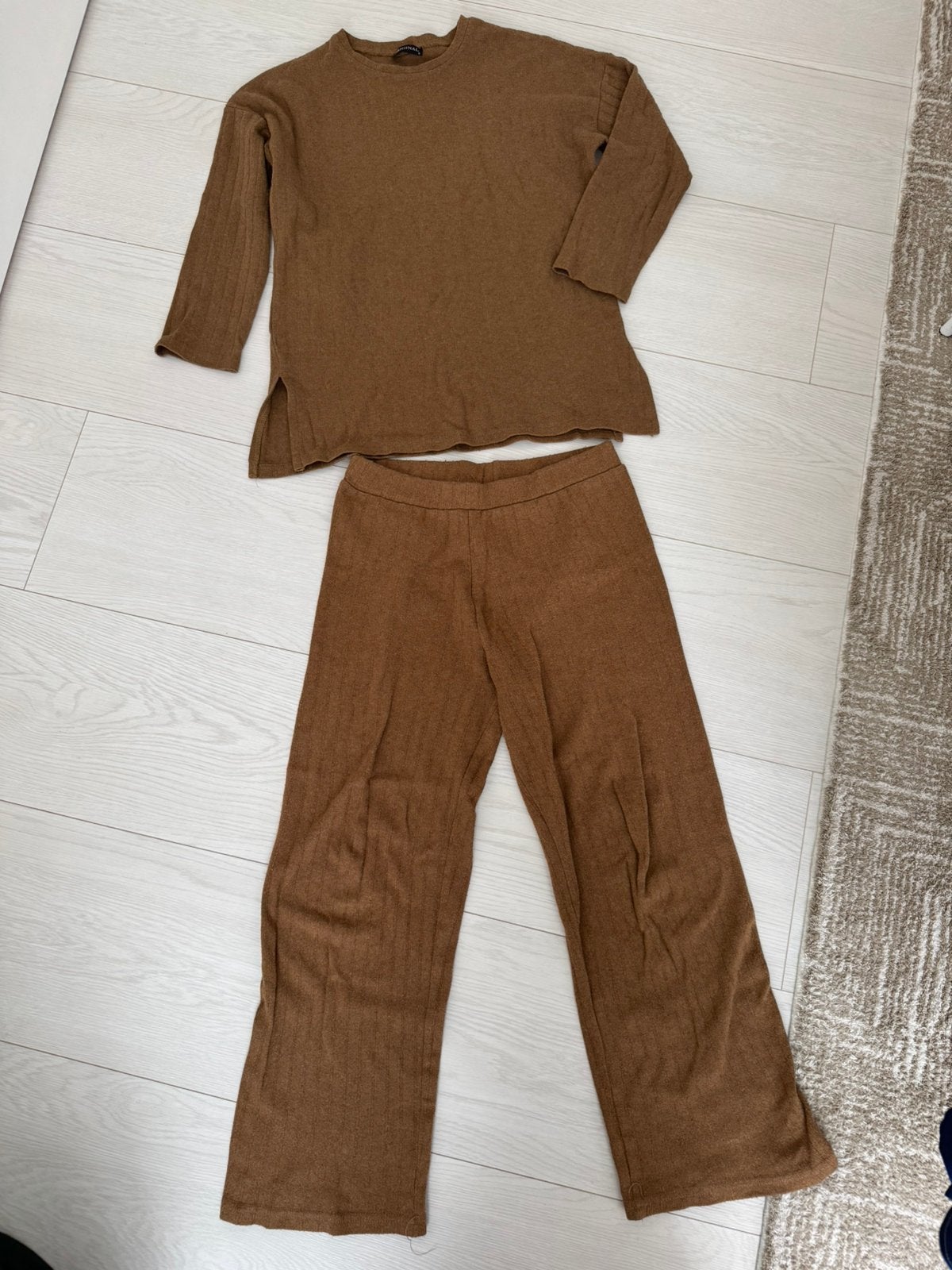 Bruine huispak tweedelige dames set wijde broek trui M, Ophalen of Verzenden, Gedragen, Maat 38/40 (M), Bruin
