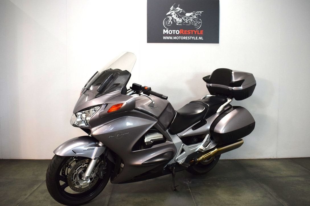 HONDA ST 1300 PAN EUROPEAN C-ABS (bj 2002), Motoren, Motoren | Honda, HONDA, 4 cilinders, Motorrijbewijs A, Bedrijf