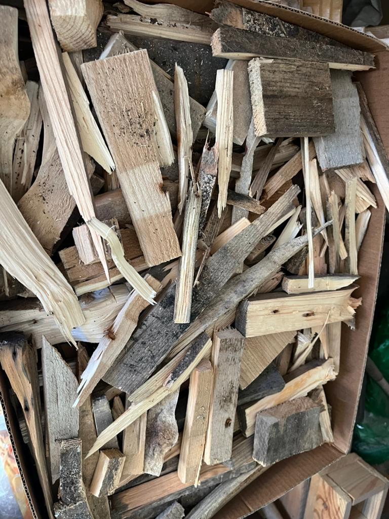 4 dozen afval stukken hout, Minder dan 3 m³, Ophalen