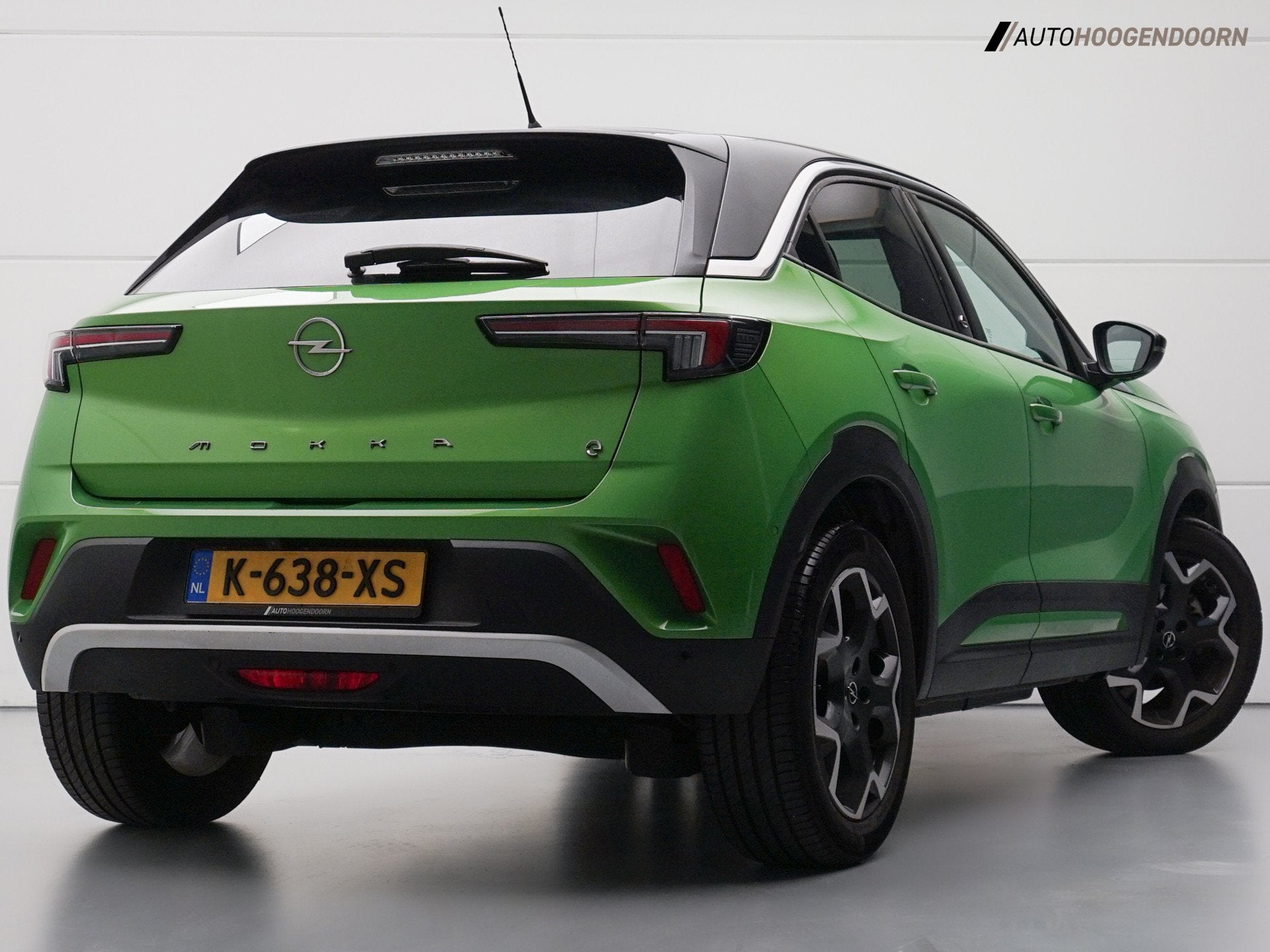 Opel Mokka-e Ultimate Sport 50-kWh (APPLE CARPLAY,STUUR-STOE, Auto's, 136 pk, Verwarmde buitenspiegels, Mokka-e, Alcantara