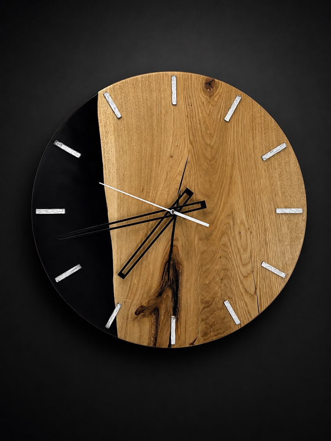 Design wandklok van massief hout en epoxy, Ophalen of Verzenden, Nieuw, Wandklok