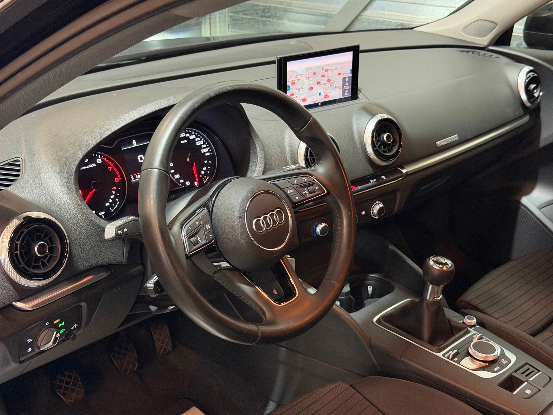 Audi A3 Sportback 1.0 TFSI Sport Lease Edition 116-PK/2E-EIG, Auto's, Dealer onderhouden, Stof, Gebruikt, Euro 6