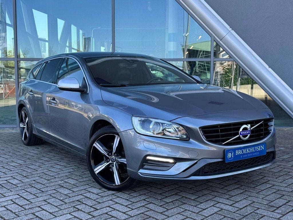 Volvo V60 2.0 T4 R-Design Business Sport 190pk Camera / Trek, Auto's, Volvo, Automatische klimaatregeling, Gebruikt, 1969 cc, Origineel Nederlands