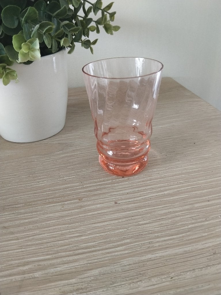 vintage oud roze kleine vaasje, Ophalen of Verzenden, Zo goed als nieuw, Roze, Glas