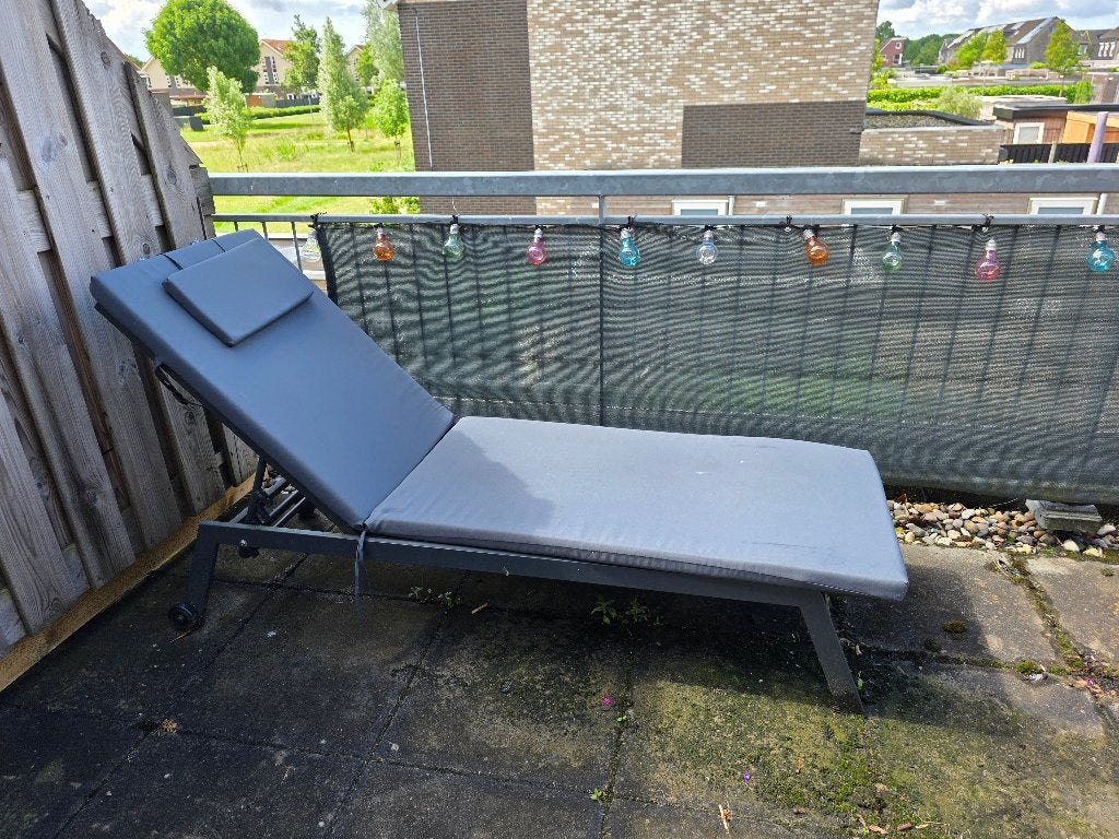 Ligbed met kussen, Ophalen, Zo goed als nieuw, Kunststof