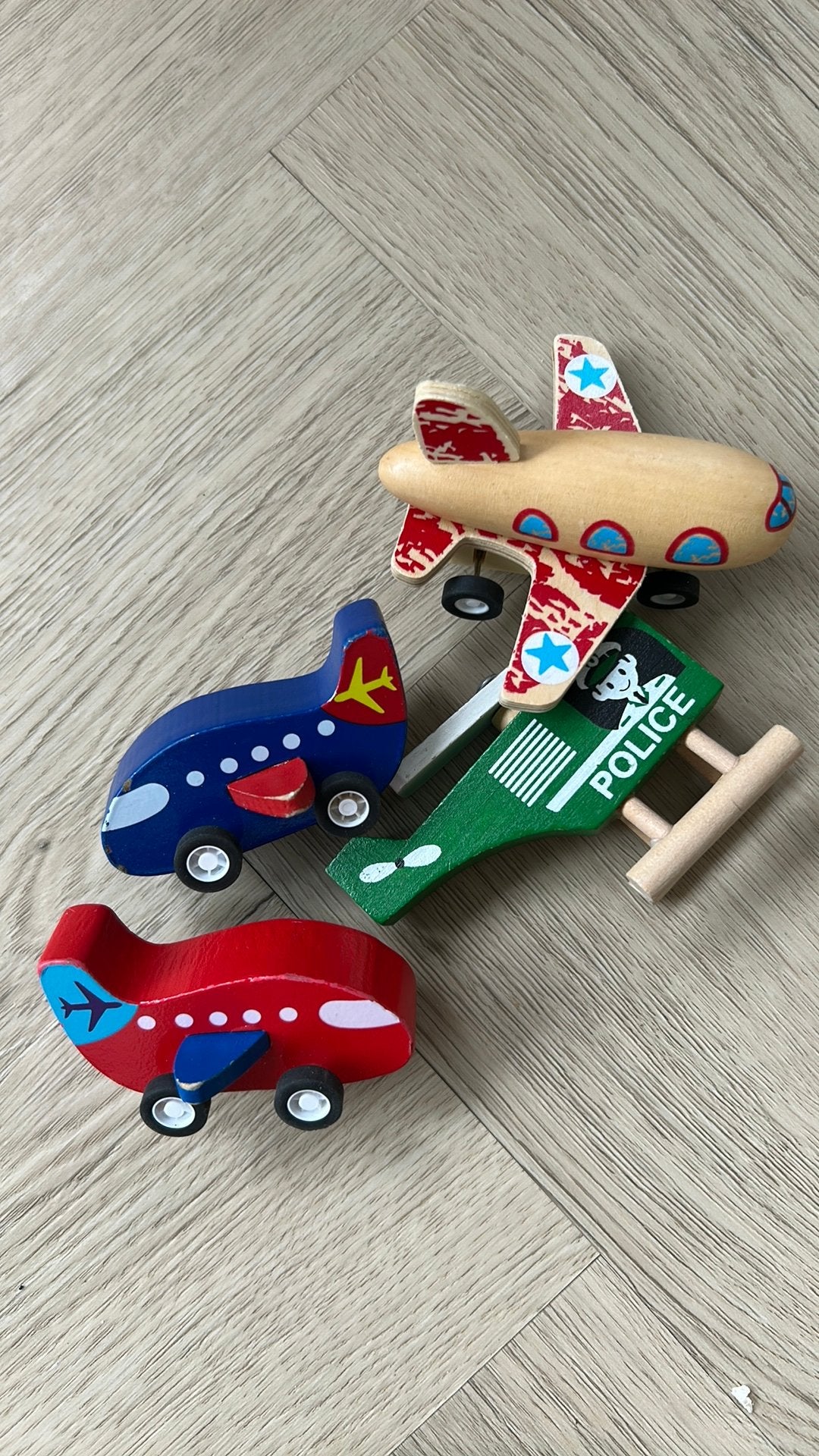 Vliegtuigjes en helikopter, Kinderen en Baby's, Speelgoed | Houten speelgoed, Ophalen of Verzenden, Zo goed als nieuw