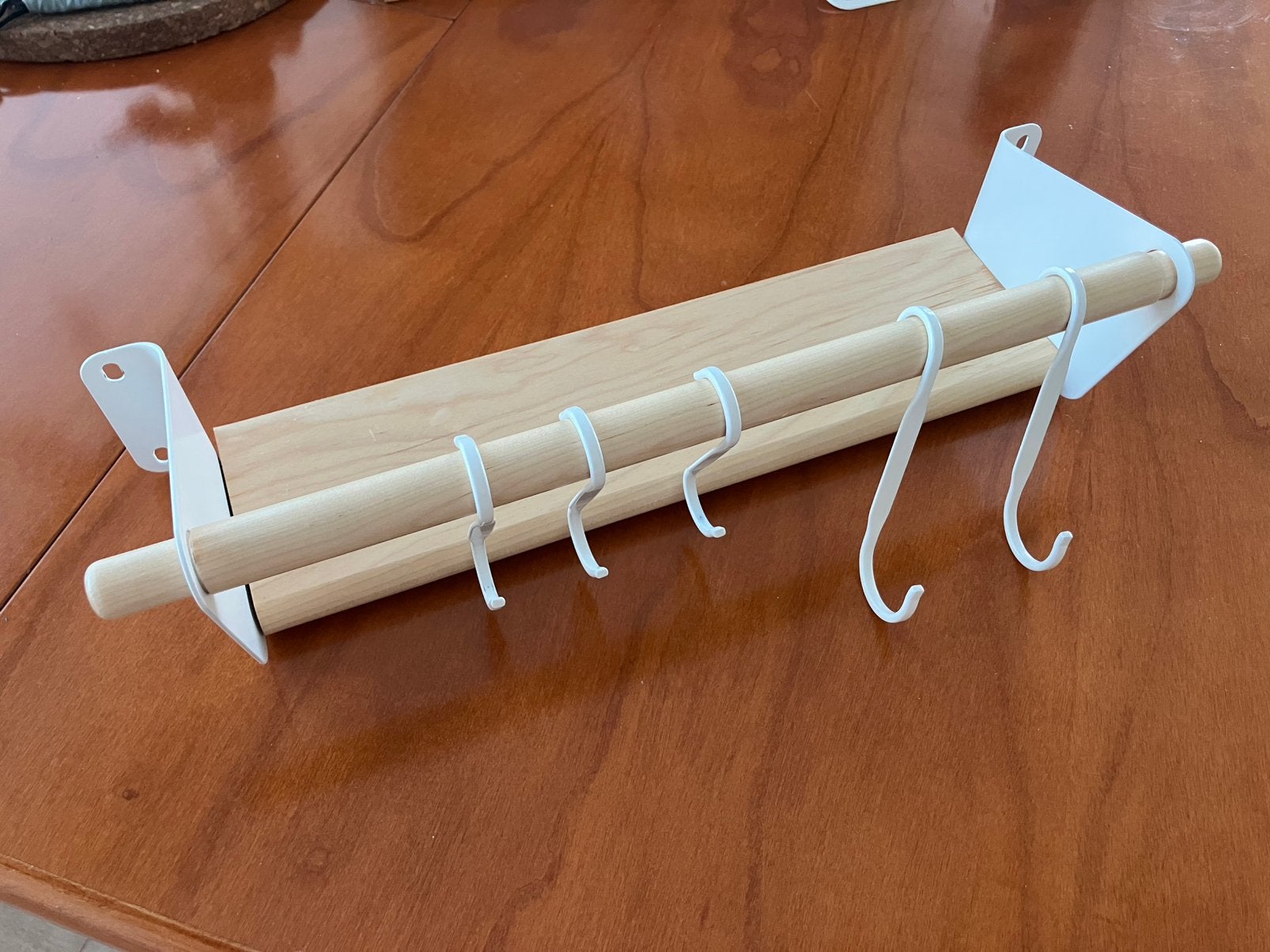 Ikea Nereby 2 plankjes en set haken, Ophalen of Verzenden, Gebruikt