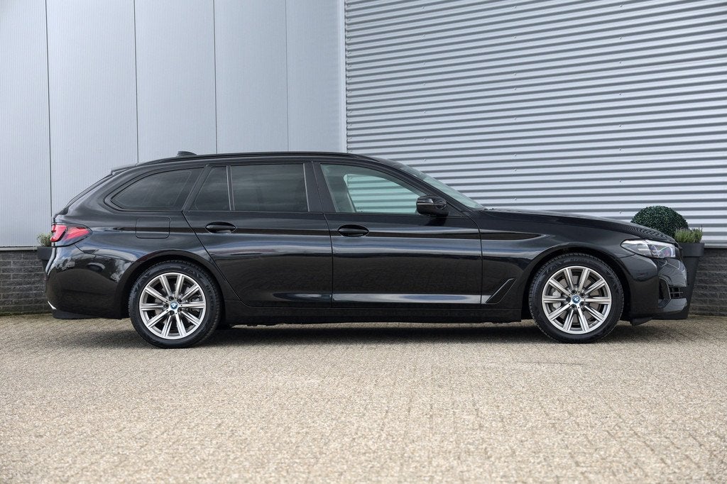 BMW 5 Serie Touring 530e Executive Black Edition 292PK NAP|S, Auto's, BMW, 1998 cc, Achterwielaandrijving, Gebruikt, 4 cilinders