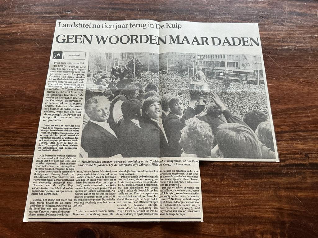 Voetbal krantenartikel Feyenoord Landstitel 1984 Cruijff, Ophalen of Verzenden, Knipsel(s)