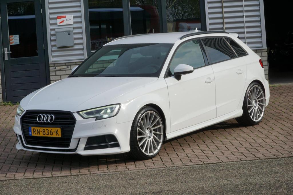 Audi A3 Sportback 1.5 TFSI CoD Sport S Line Edition, Euro 6, 4 cilinders, 150 pk, Leder en Stof