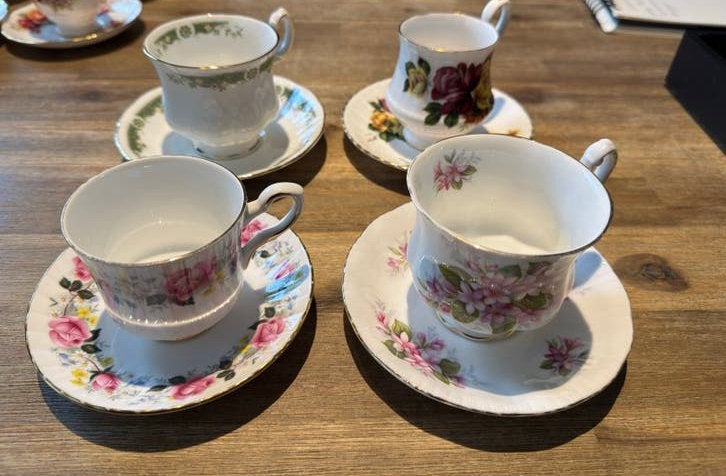 Set van 10 Vintage Royal Stafford & Windsor theekopjes, Ophalen