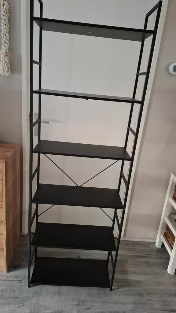 JYSK Boekenkast/Stellingkast - Zwart Metaal en Hout, Zo goed als nieuw, Metaal, 150 tot 200 cm, 25 tot 50 cm