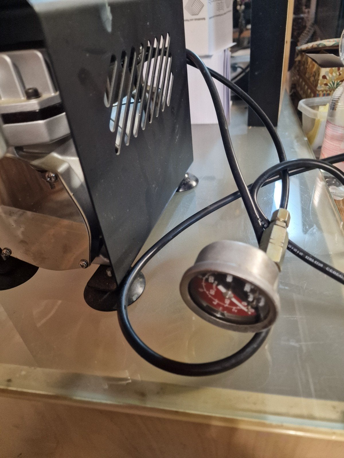 Compacte compressor met drukmeter, Doe-het-zelf en Verbouw, Compressors, Gebruikt, Ophalen of Verzenden, Minder dan 200 liter/min